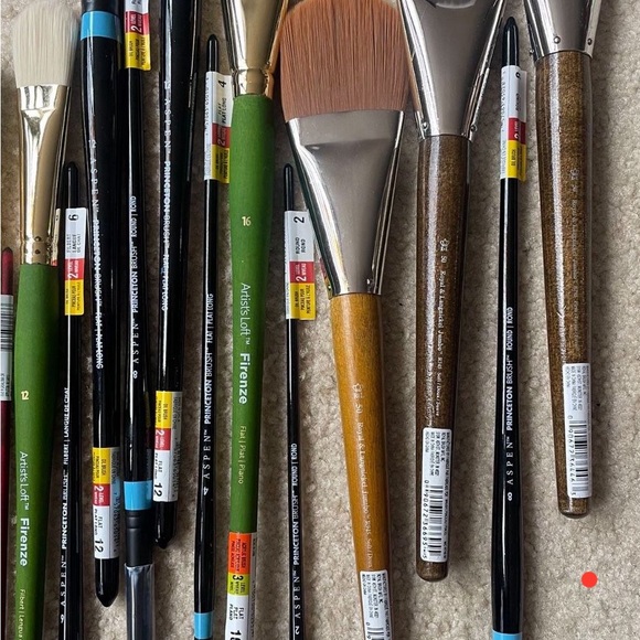 35 High End Paint Brushes. Master touch, Velvotouch, and  Royal & Langnickel® - Picture 2 of 4